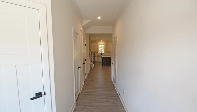Building Photo - 4 Connaught Ct