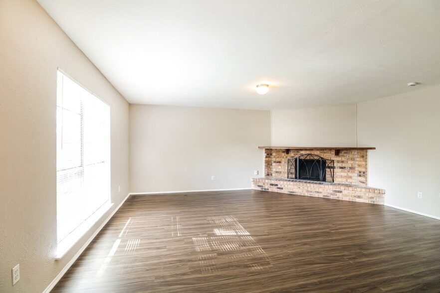 Building Photo - 5011 Ridge Manor Dr