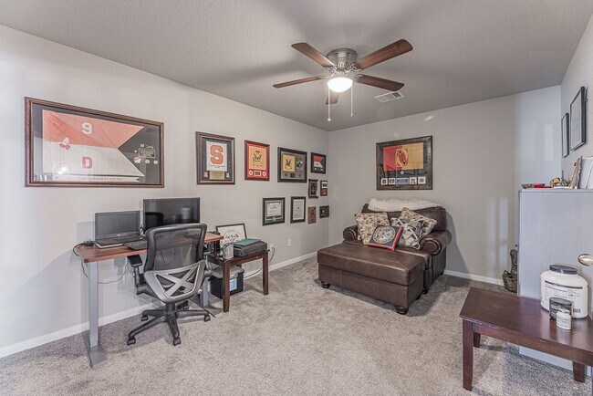 Building Photo - 810 Earp Dr
