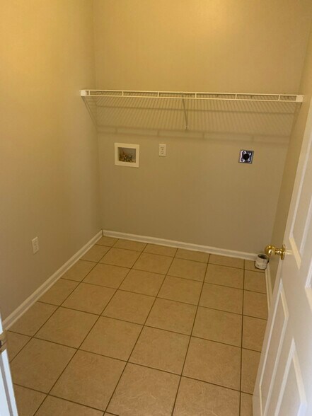 Building Photo - 530 Summer Dr