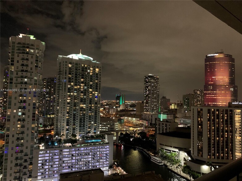 Building Photo - 485 Brickell Ave