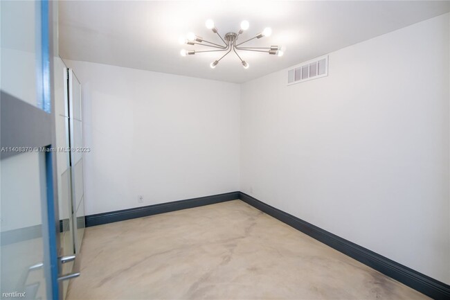 Building Photo - 3 br, 2 bath Condo - 8694 Via Reale Apt 3