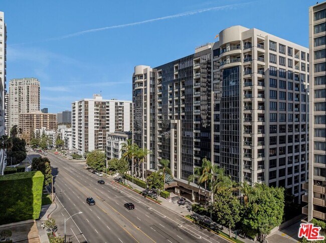 Building Photo - 10724 Wilshire Blvd