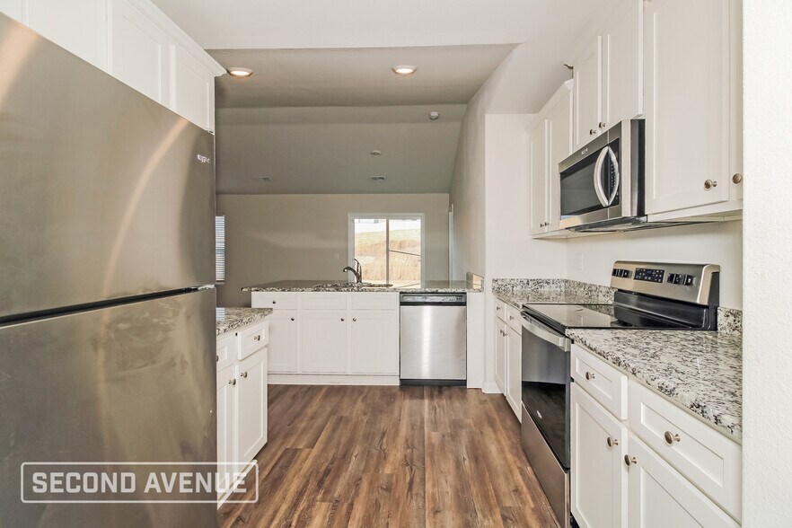 Building Photo - 411 Misty Knl Dr