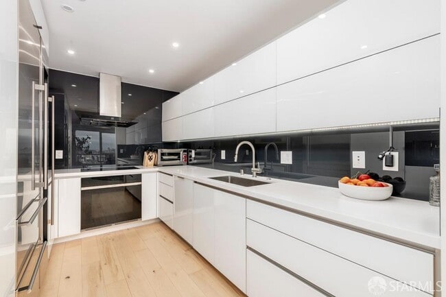 Building Photo - 333 Bush St