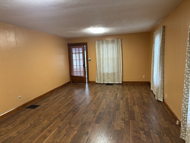 Building Photo - 940 Lindbergh Ave