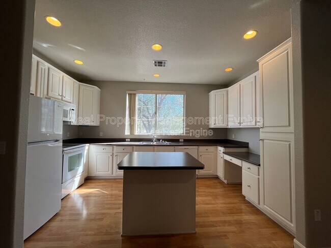 Building Photo - 4455 E Paradise Vlg Pkwy S