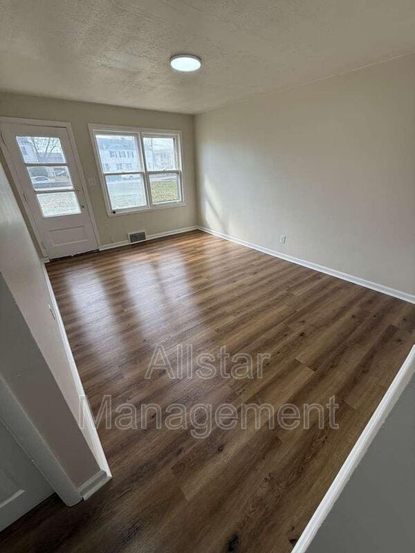 Building Photo - 938 S Central Dr