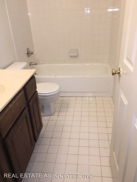 Building Photo - 2 br, 2.5 bath House - 3309 Coachman's Way