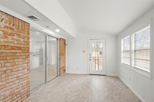 Building Photo - 111 Montrose Cir