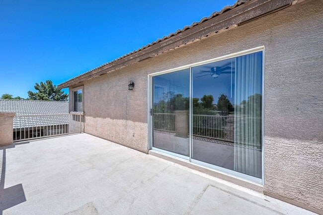 Building Photo - 223 S 119th Dr