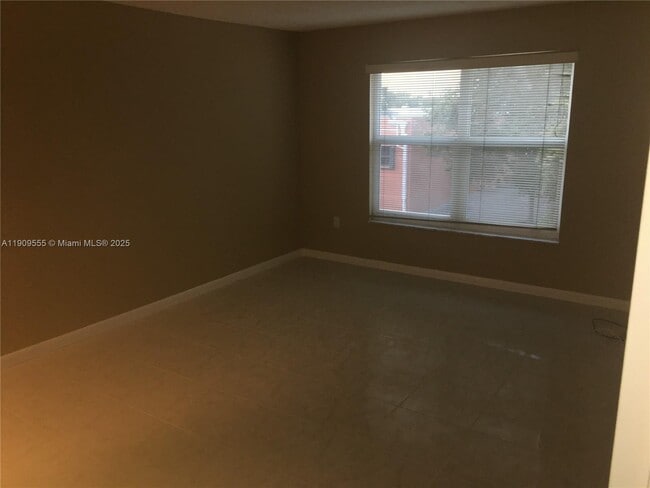 Building Photo - 555 NE 123rd St