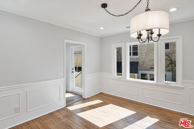 Building Photo - 2383 Panorama Terrace