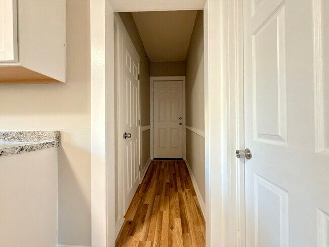 Building Photo - 16 1/2 Winslow St