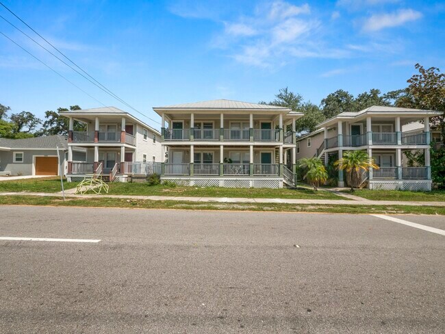 Building Photo - 2912 E Columbus Dr