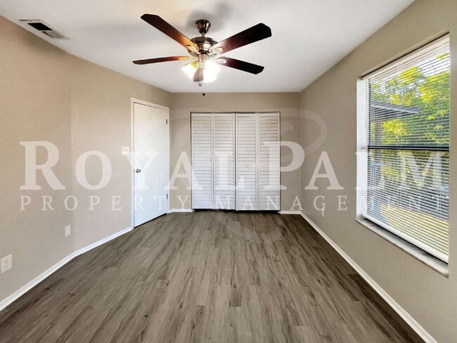 Building Photo - 2/1 Rental with W/D Hookups—Roses are Red, Lawns are Green, a Fenced Yard? That’s a Pet Lover’s D...