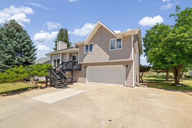 Building Photo - 3704 Meadowbrook Dr