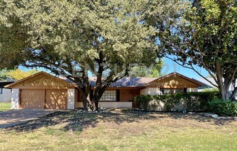 Building Photo - Beautifully Refreshed 3/2/2 in Fort Worth ...