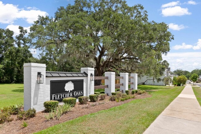 Building Photo - 5643 Fletcher Oaks Dr