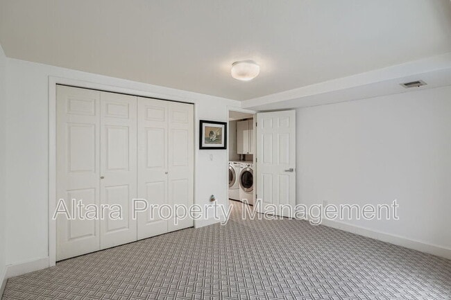 Building Photo - 287 S Holly St