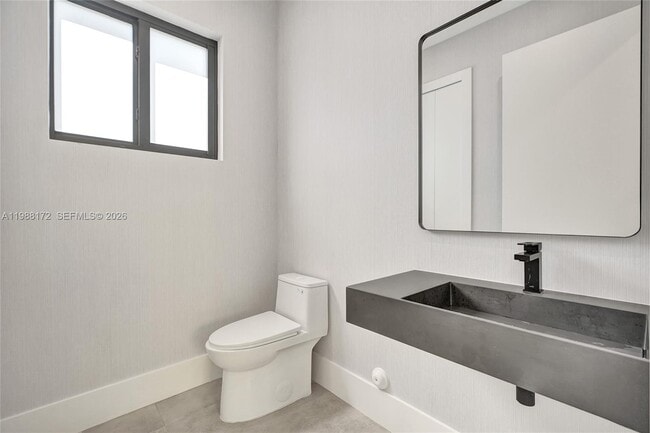 Building Photo - 2421 SW 16th Ter