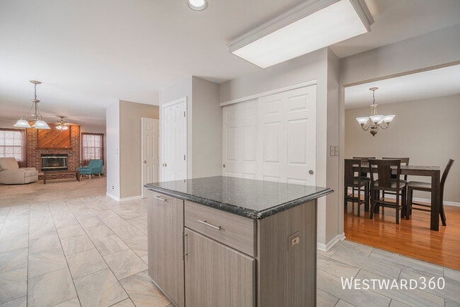 Building Photo - 164 Forestview Ct