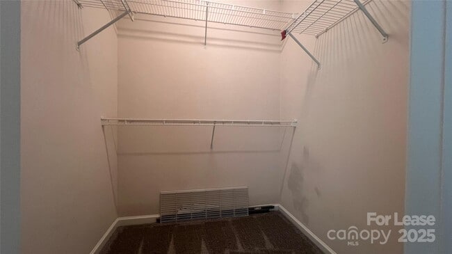 Building Photo - 3261 Mannington Dr