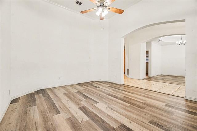 Building Photo - 1005 Creek Bend