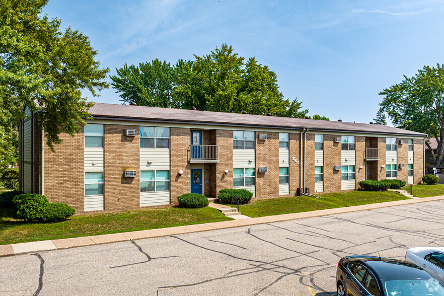 Building Photo - The Maples