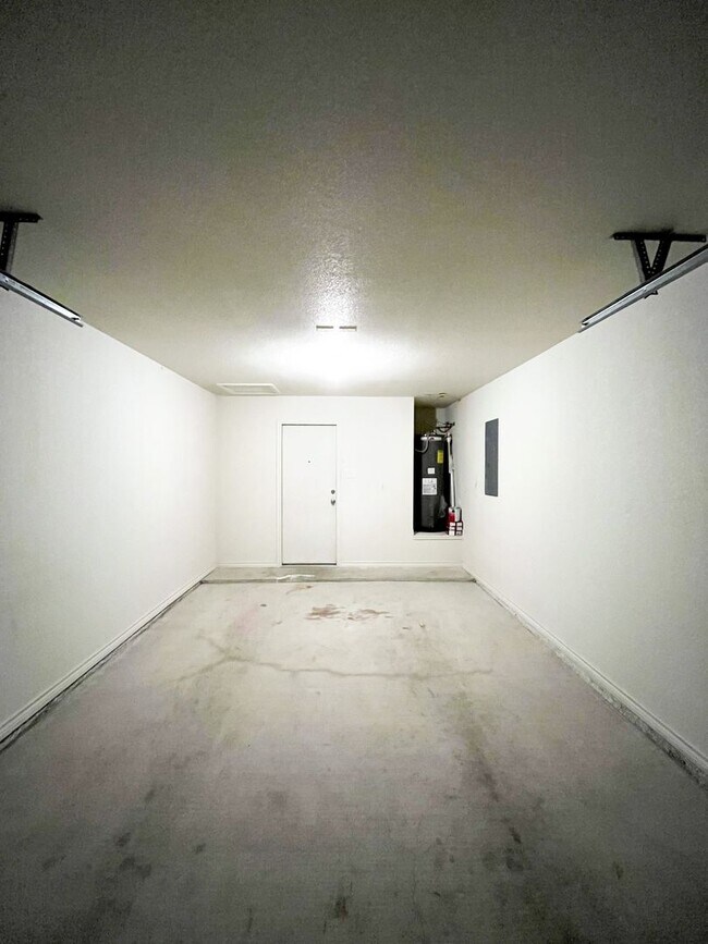 Building Photo - 1519 Justin Lp