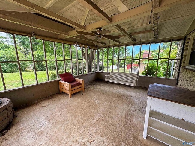 Building Photo - 11406 Crestfield Dr SE