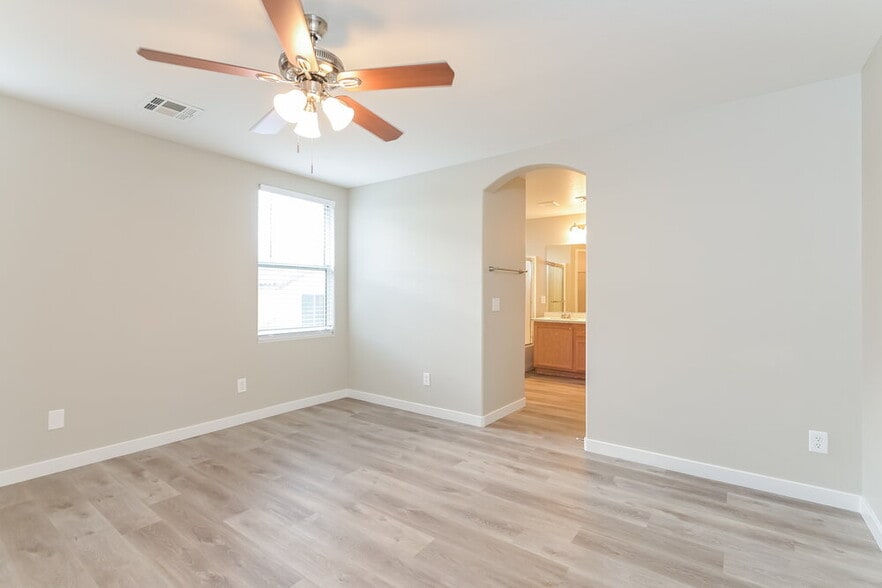 Building Photo - 10931 Colour Magic St