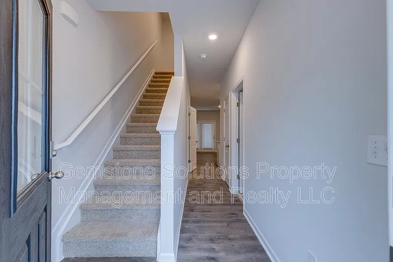 Building Photo - 608 Clifford Hts