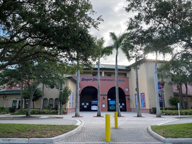 Building Photo - 4812 S Central Blvd