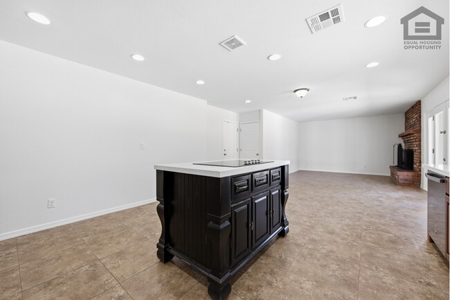 Building Photo - 4Bed/2Bath House at 59th Ave/Cactus Rd! Ready for Immediate Move-In! – NO HOA!