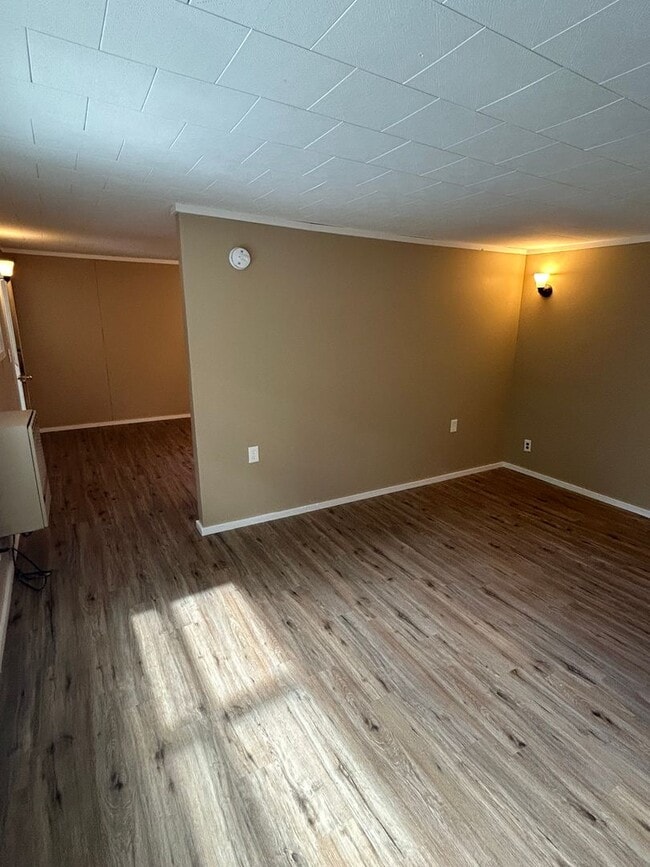 Primary Photo - 141 College Ave