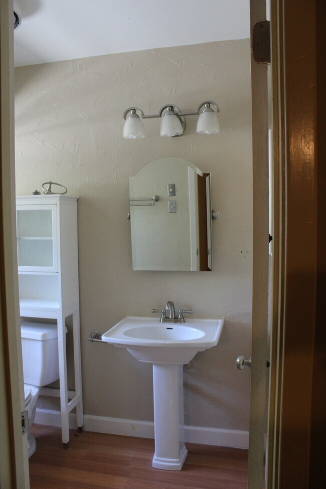 Building Photo - *COMING SOON* MOVE IN SPEICAL Upstairs Condo with Premium Amenities & Hardwood Floors!