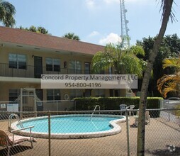 Building Photo - FURNISHED EFFICIENCY in Sailboat Bend with...