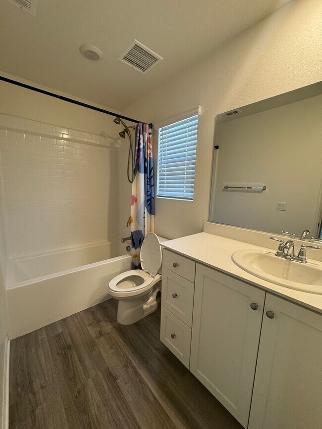 Building Photo - THIS HOME COMES WITH AN ADU