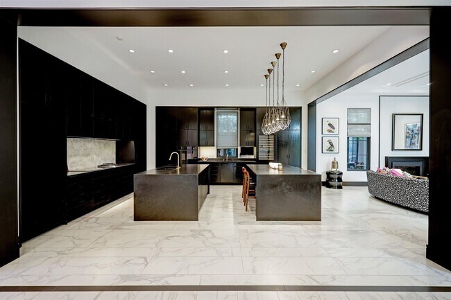 Building Photo - 2521 Westgate Dr