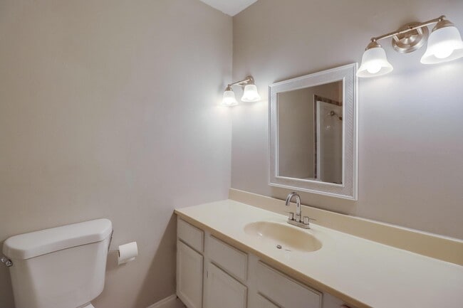 Building Photo - 15744 Parkwood Dr S