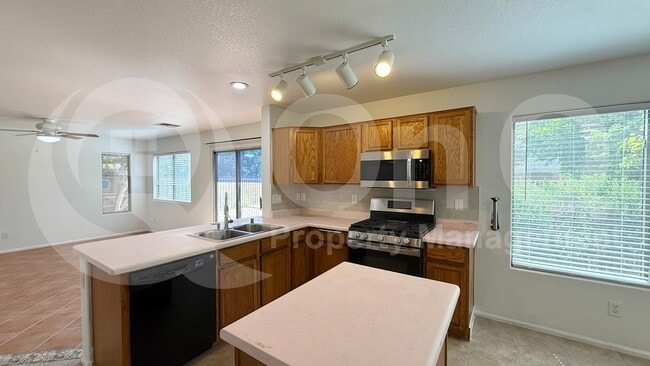 Building Photo - 12609 W Colter St