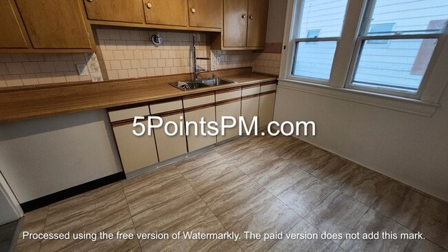 Building Photo - 13721 Alvin Ave