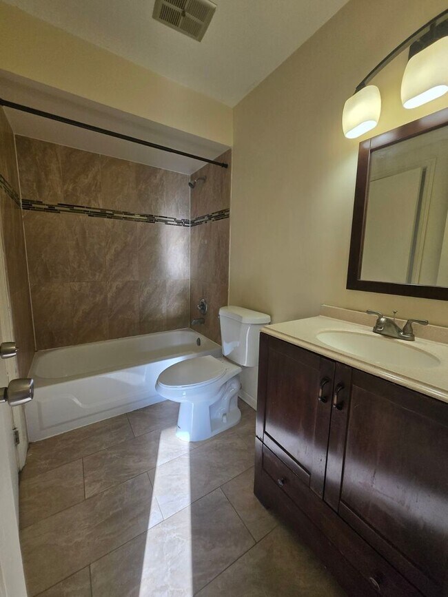 Building Photo - 2120 N Ginger Creek Cir