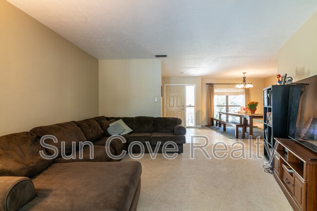 Building Photo - 915 Woodleaf Way