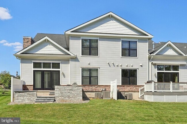 Building Photo - 2 Dogleg Ln