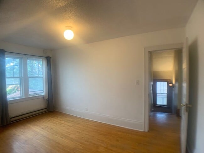 Building Photo - 1428 Snelling Ave N