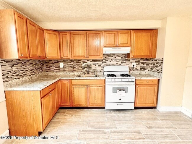 Building Photo - 636 Beech St