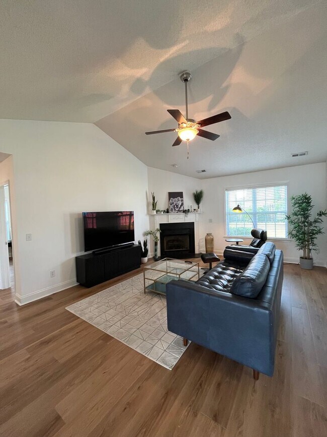 Building Photo - 4 bed/3 bath + FROG in Kirkwood at Arrondale