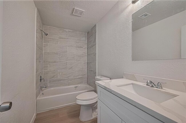 Building Photo - 6219 Canada Dr